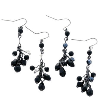 Σκουλαρίκια μεταλλικά κρεμαστά διακοσμημένα με μαύρες χάντρες