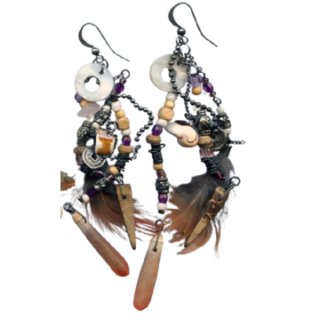 Σκουλαρίκια μεταλλικά διακοσμημένα με πολύχρωμες πέτρες,φλουριά και μεταλλικές λεπτομέρειες