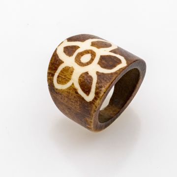  Ξύλινο Δαχτυλίδι με Χάραγμα Λουλουδιού
