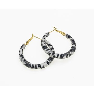 Σκουλαρίκια χρυσοί κρίκοι με ασπρόμαυρο σχέδιο
