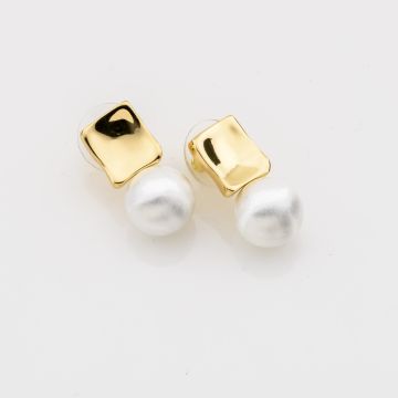Μικρά Τετράγωνα Χρυσά Σκουλαρίκια με Λευκή Πέρλα