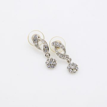 Σκουλαρίκια μεταλλικά ασημί κρεμαστά λουλούδι με στράς