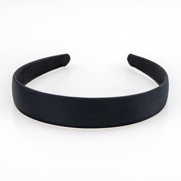 Kλασική μαύρη φαρδιά στέκα με ματ φινίρισμα.