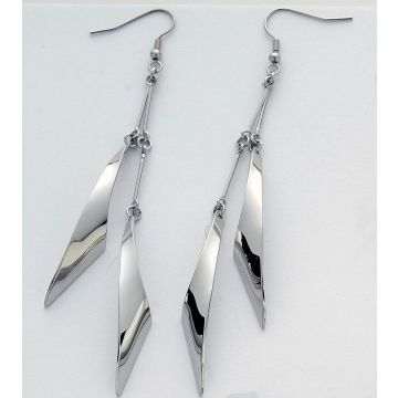 Σκουλαρίκια μεταλλικά μακριά κρεμαστά σε ασημί χρώμα